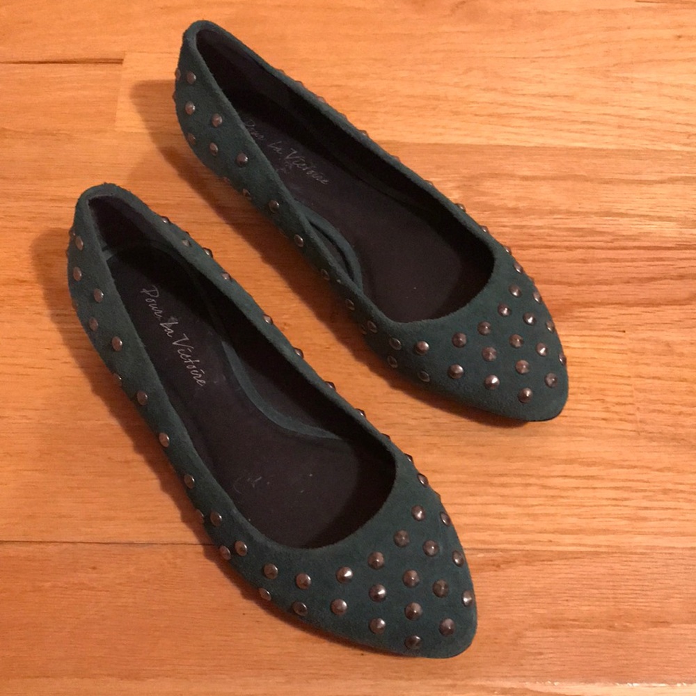 Green spiked Pour La Victoire flats